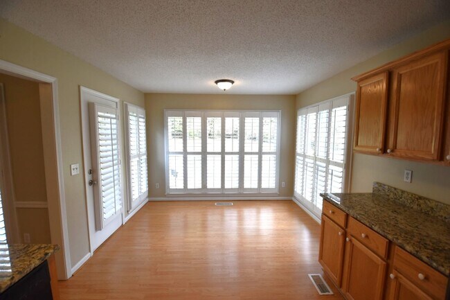 Building Photo - 2106 Glenellen Dr NW