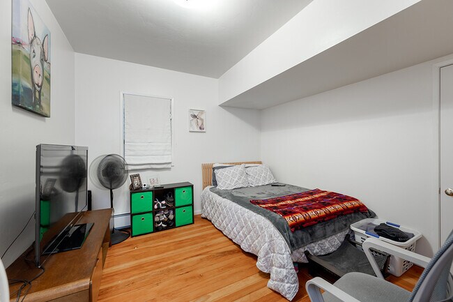 Building Photo - 4979 Randlett Dr