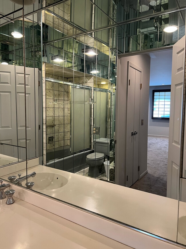 Building Photo - 838 Michigan Ave