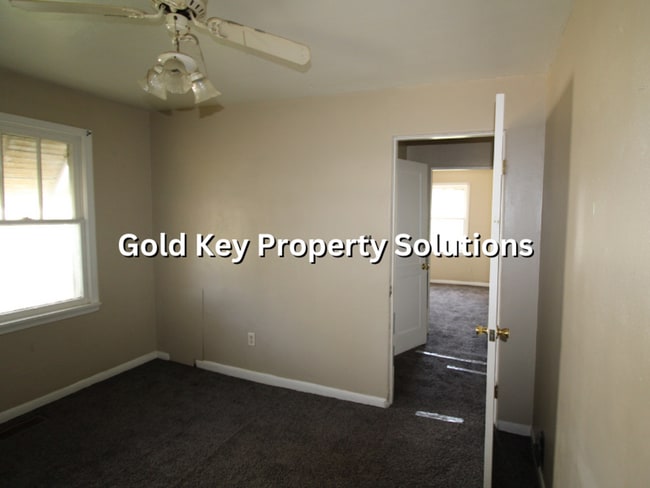 Building Photo - 2 BR 1 BA House with Covered Front Porch (...