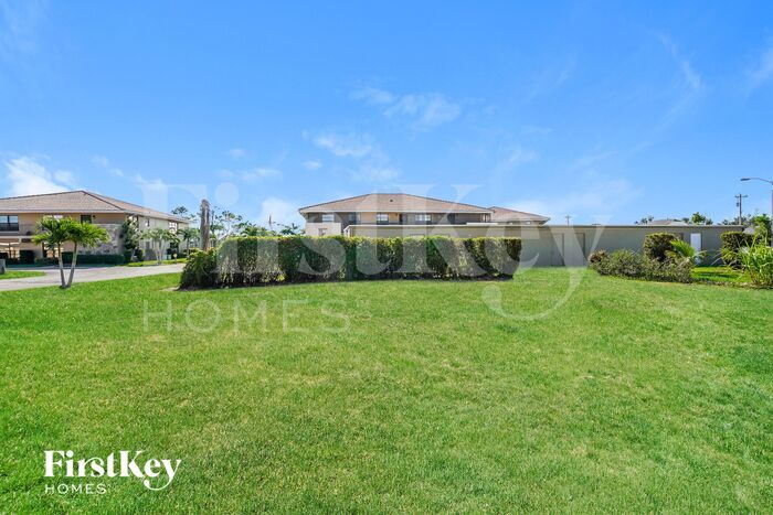 Building Photo - 2203 SW 11th Ct