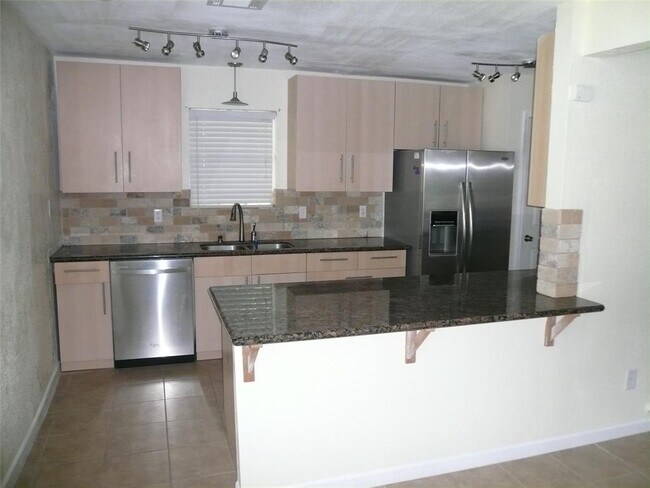 Building Photo - 3102 Greenlake Dr