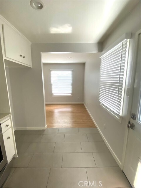 Building Photo - 656 N Vallejo Way