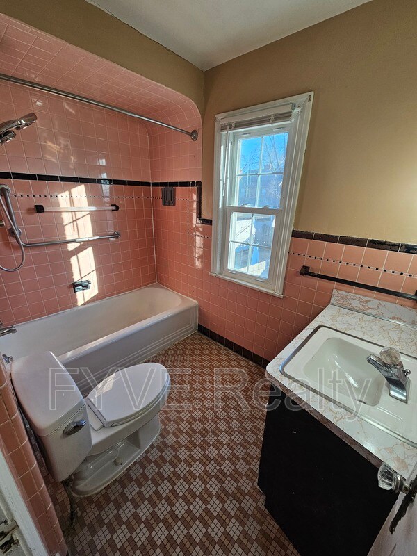 Building Photo - 3882 Faversham Rd