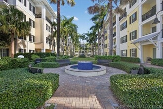 Building Photo - 225 S Latitude Cir