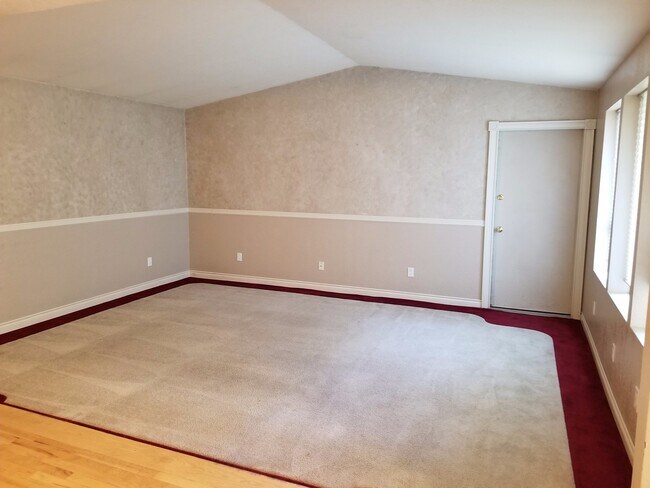 Building Photo - 55th Ave 3+ bedroom with attached oversized 1 car garage