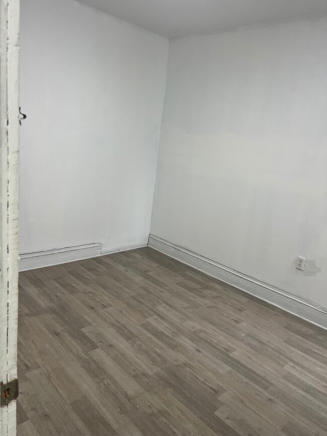 Building Photo - 309 E Mahanoy St