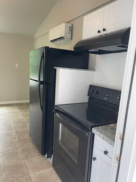 Building Photo - 6623 Myrtle St