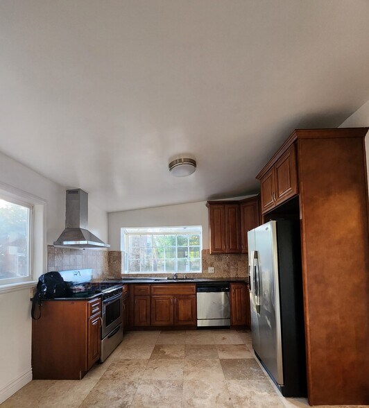 Building Photo - 1208 Lincoln Avenue