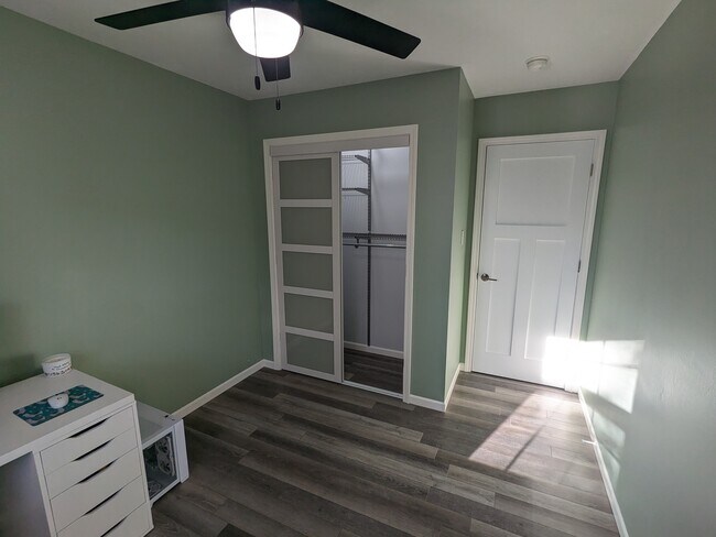 Building Photo - 2560 SW Belle Ave