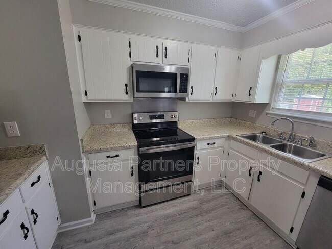 Building Photo - 156 Griswood Dr