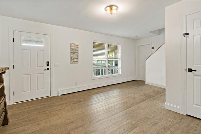 Building Photo - 11 Defelice Rd