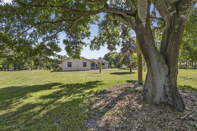 Building Photo - 7107 181st Ct N