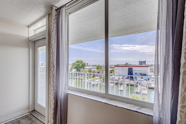 Building Photo - 108 Paradise Harbour Blvd