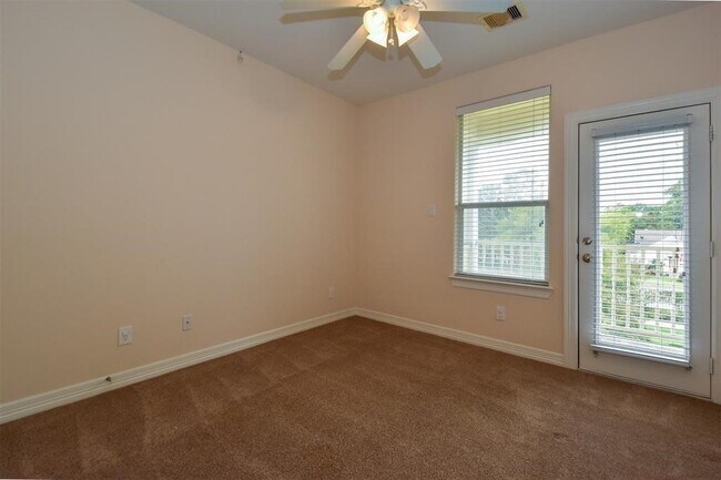 Building Photo - 815 Garden Rose Ln