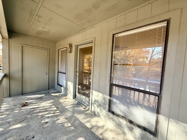 Building Photo - 1808 Tryon Dr