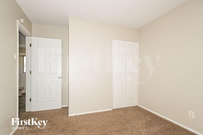 Building Photo - 1140 Estes Dr