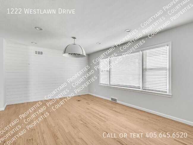 Building Photo - 1222 Westlawn Dr