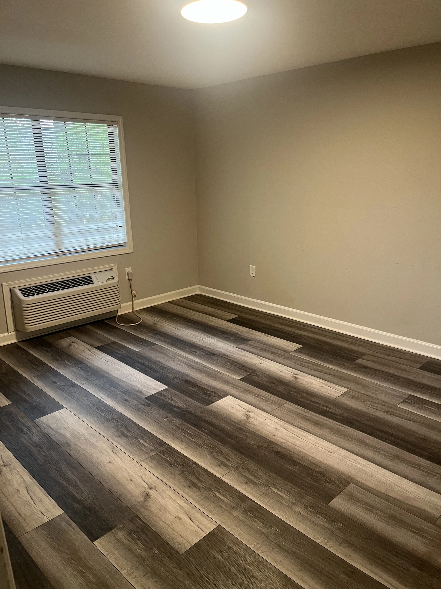 Building Photo - 581 Starlight Dr
