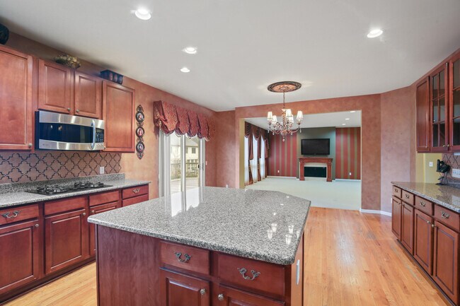 Building Photo - 6569 Whispering Woods Dr