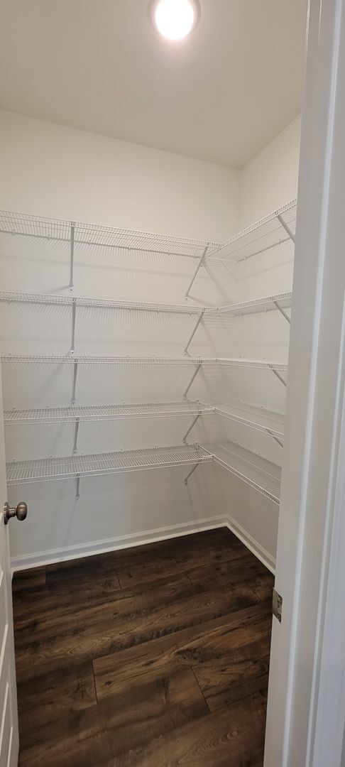 Building Photo - BEAUTIFUL HOME in the Desirable Hedgefield subdivision in Prattville.