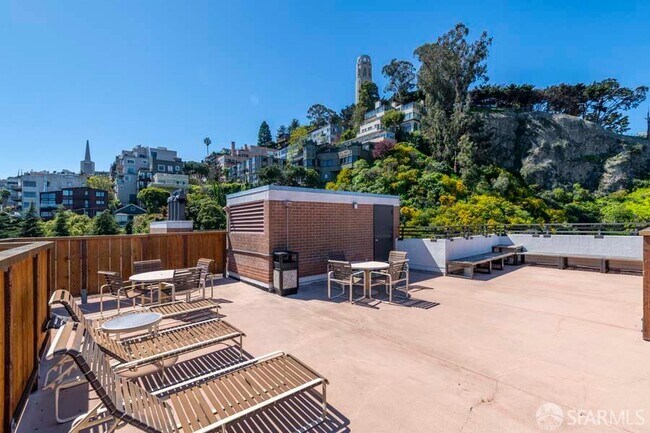 Building Photo - 101 Lombard St