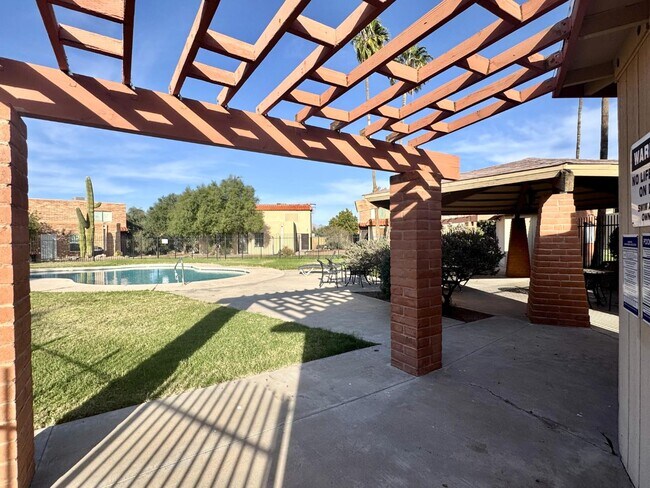 Building Photo - 6536 Calle La Paz