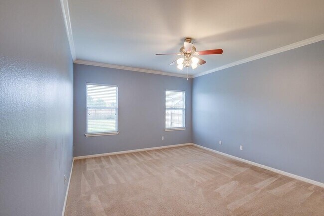 Building Photo - 14821 Fernhill Dr