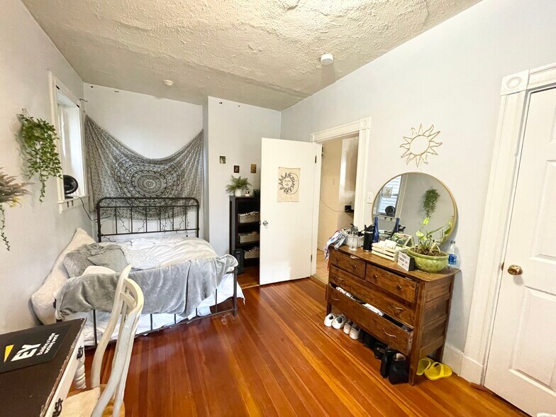 Building Photo - 55 Calumet St