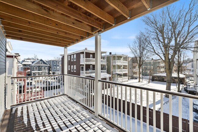 Building Photo - 83 Centre St