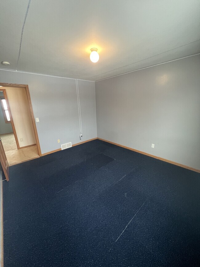 Building Photo - N6188 Shadybrook Ln