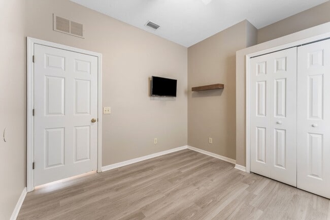 Building Photo - Absolutely stunning 3BR/2BA & 2-Car Garage home in highly sought-after Ballantrae community