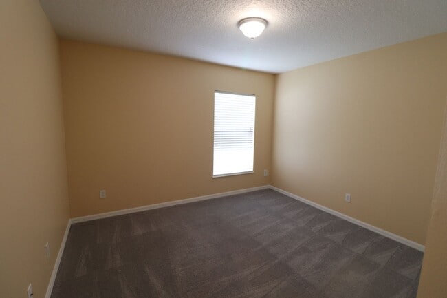 Building Photo - 324 Red Kite Dr
