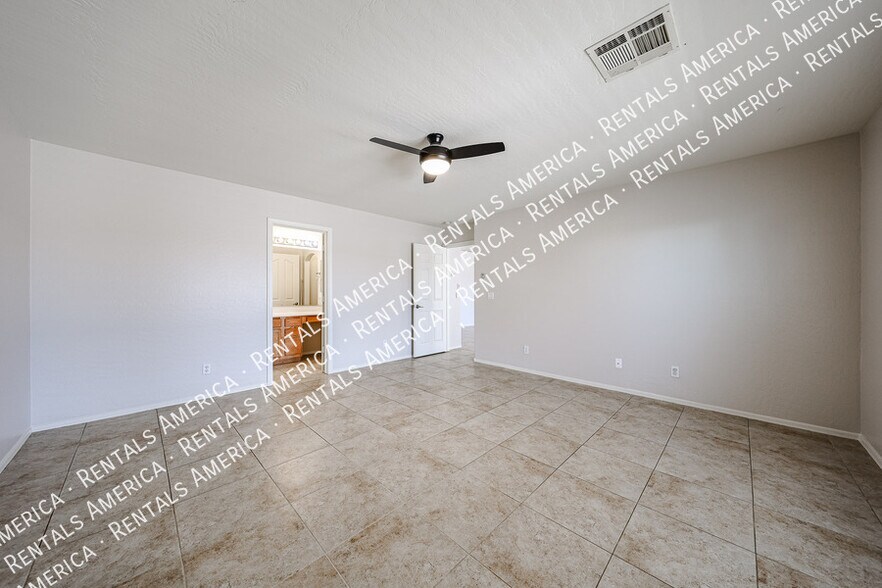 Building Photo - 4819 E Whitehall Dr