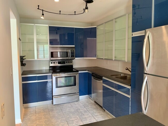 Building Photo - 2 Villa Verde Dr