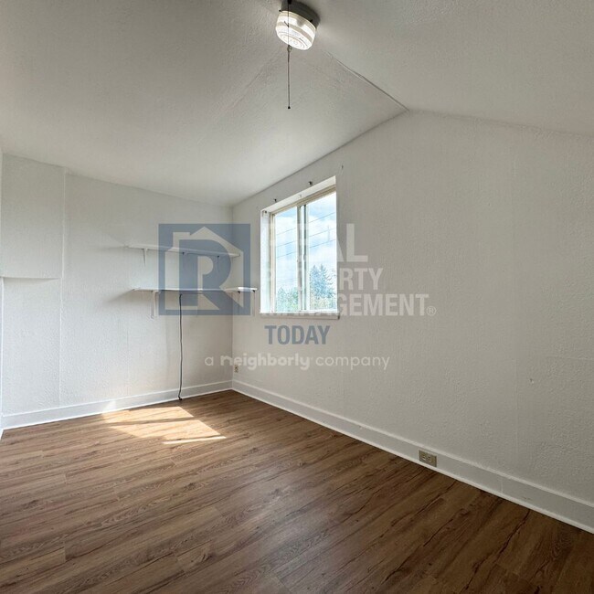 Building Photo - Calvin - 1651 (Cascade Group)