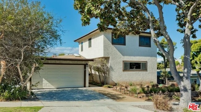 Building Photo - 7345 W 90th St