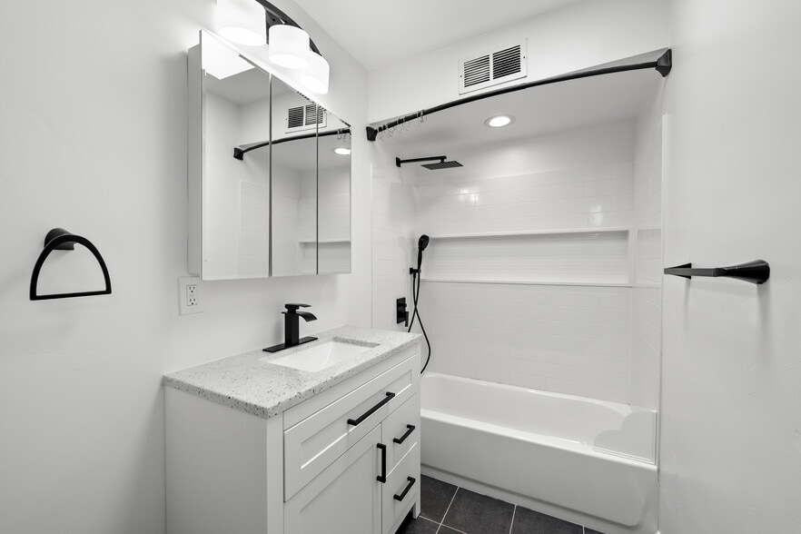 Building Photo - 3440 Hershey St