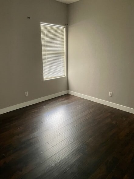 Building Photo - 6201 E Lake Mead Blvd