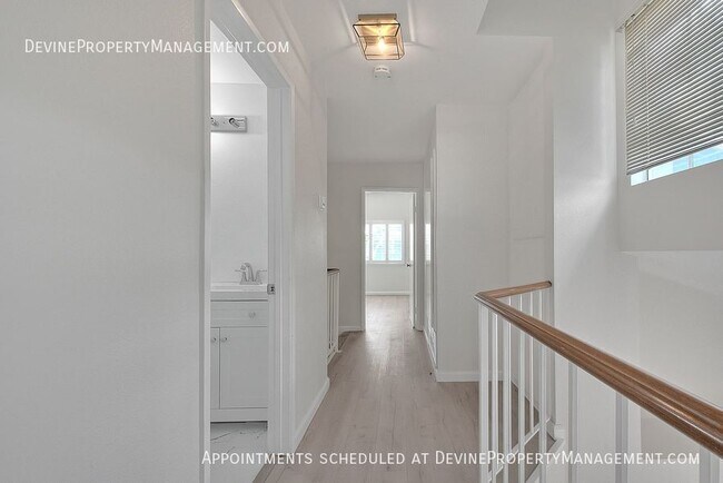 Building Photo - 902 California Privado