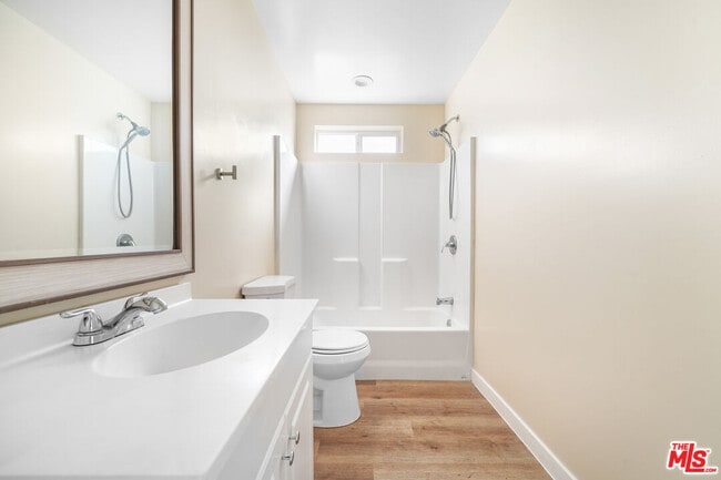 Building Photo - 1002 E 33rd St