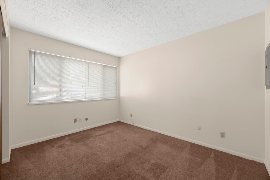 Building Photo - 110 W Norwich Ave