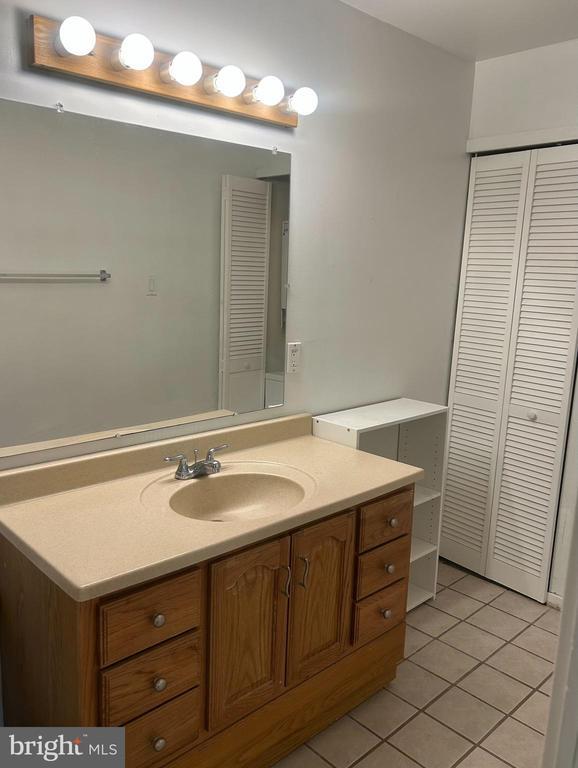 Building Photo - 413 Gregorys Way