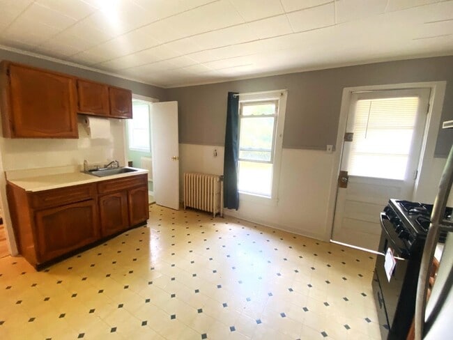 Building Photo - 1140 Vestal Ave