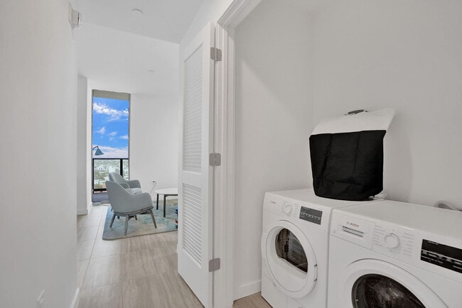 Building Photo - 580 72nd St