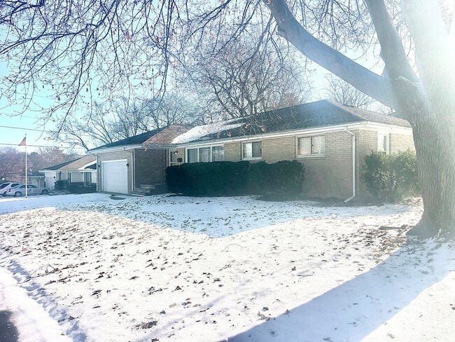 Building Photo - 3303 Greenwood Ave