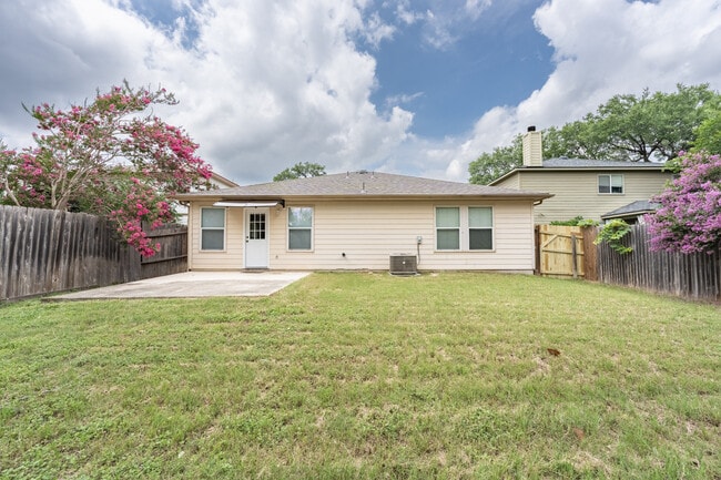 Building Photo - 3926 Privet Pl