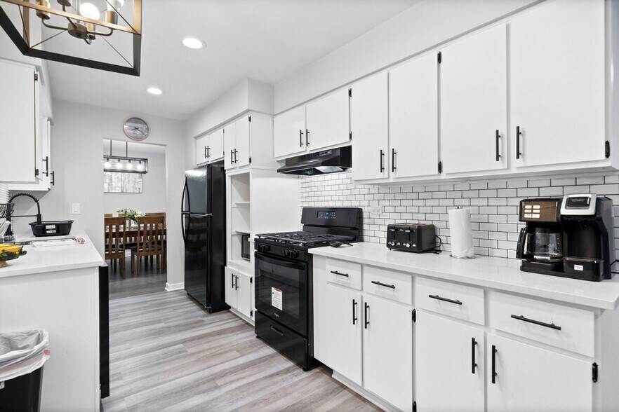 Building Photo - 346 W Central Ave