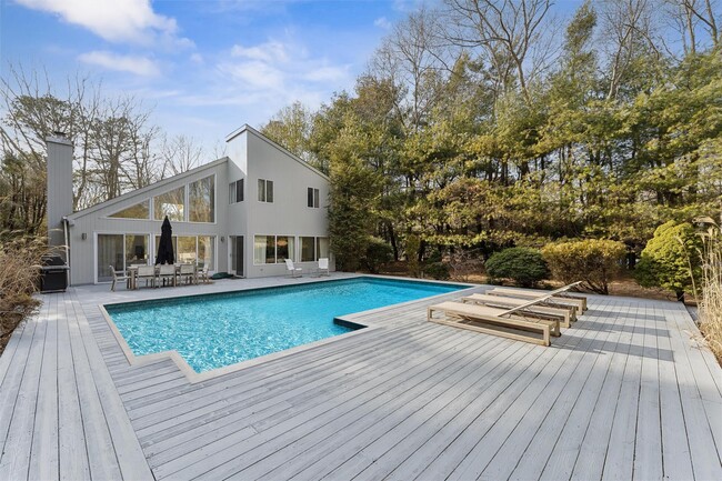 Primary Photo - 24 Quogue Riverhead Rd