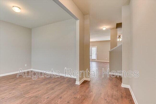 Building Photo - 5060 Vine Ln